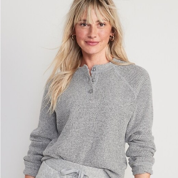 Old Navy Sweaters - Old Navy Waffle-Knit Henley Top Long Sleeve Women’s Sweater. Size:XL